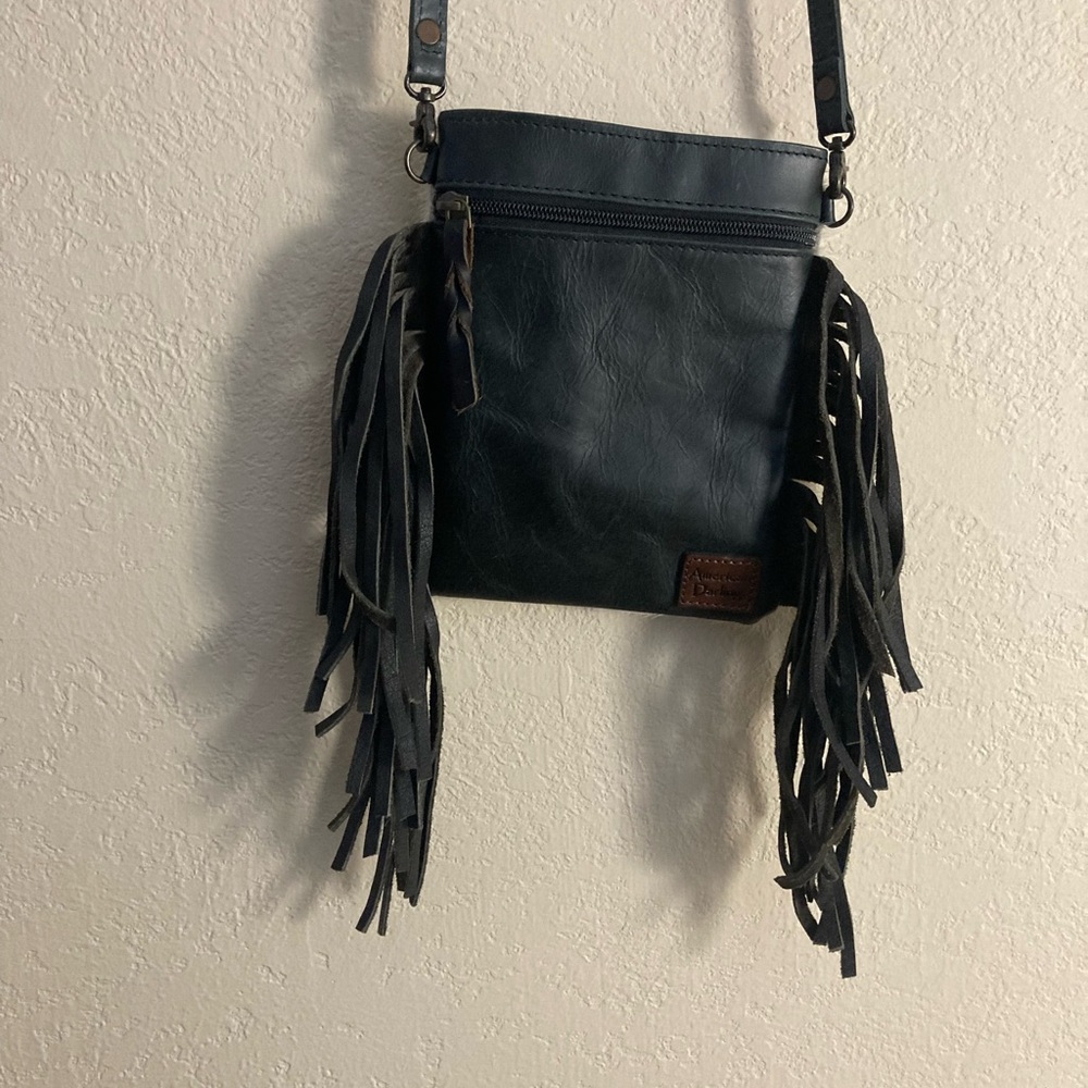 Stylish Black and White Fringe Crossbody Bag - Picture 4 of 8